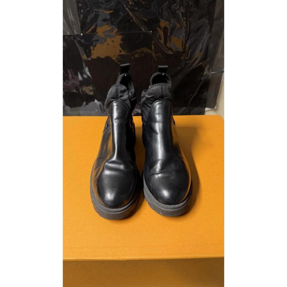 Black Leather Ankle Boots Women’s US 9.5 Chunky Sole Slip-On
